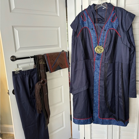 Dr. Strange costume 2XL - Picture 7 of 9